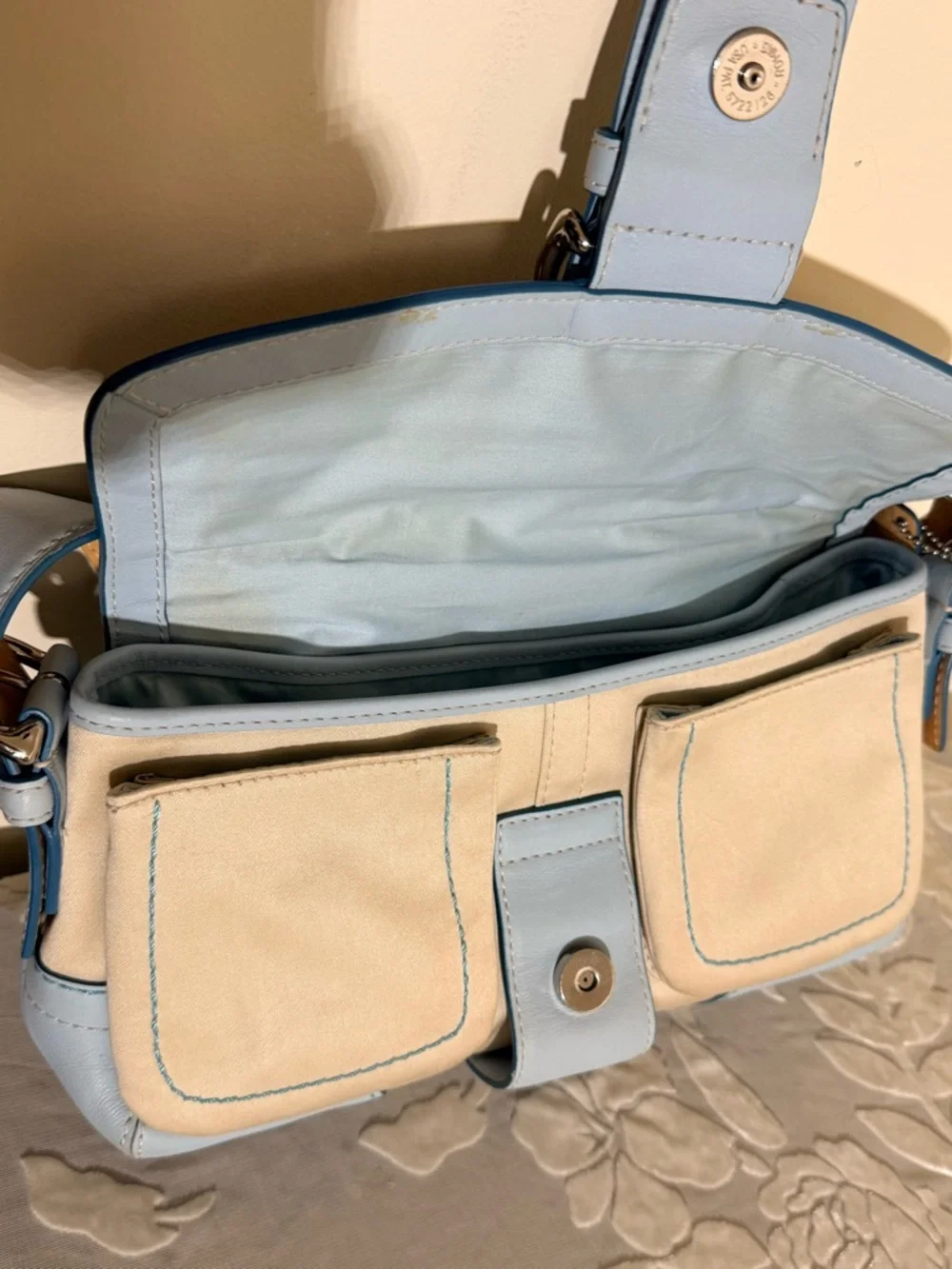 Vintage Coach Soho Hampton Flap Shoulder Bag Blue Cream Buckle Y2K - Picture 8 of 10